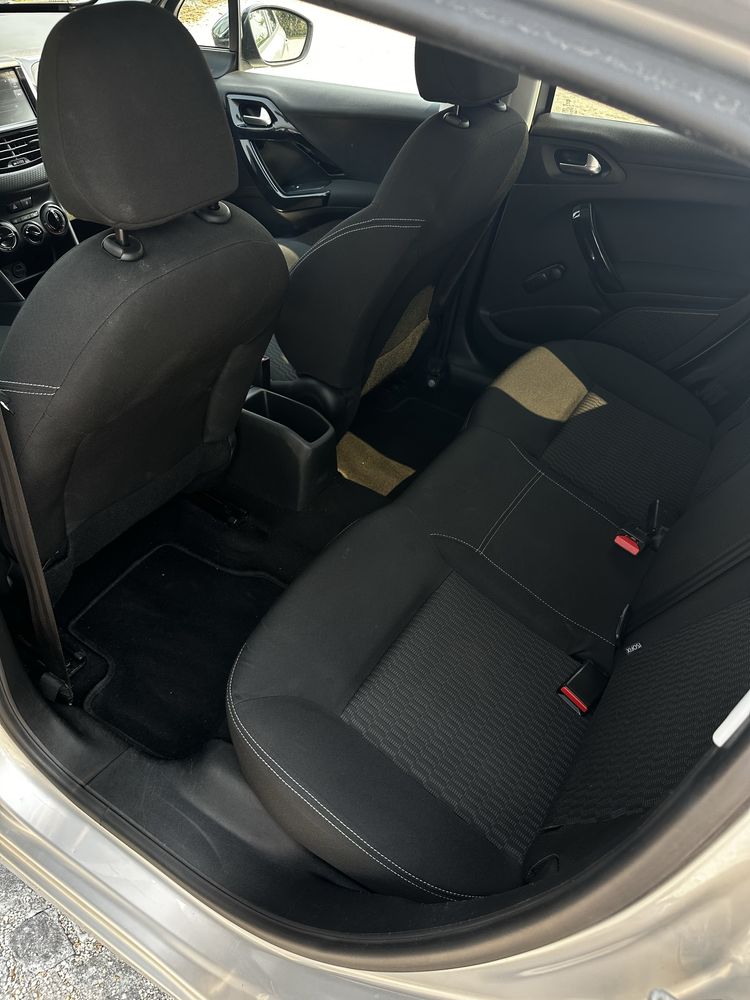 Peugeot 208 1.2 Nacional um Dono