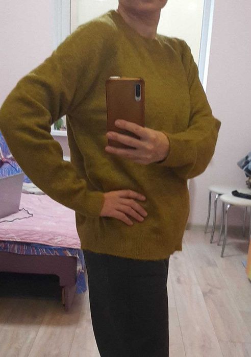 Продаю світерок Zara розміру M-L