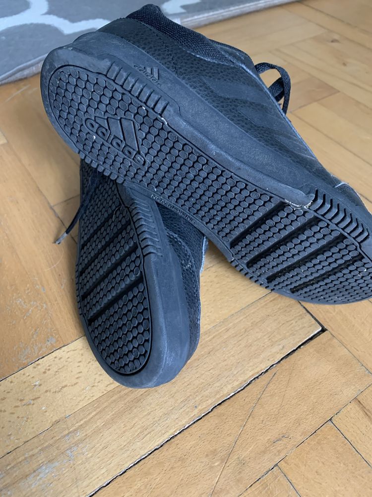 Buty Addidas r 36 dla chlopca