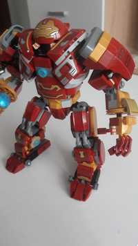 Lego robot Iron Man