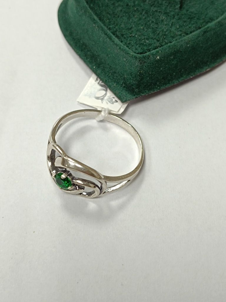 Srebrny pierścionek z zielonym oczkiem, srebro 925 rozmiar 27 (146M)