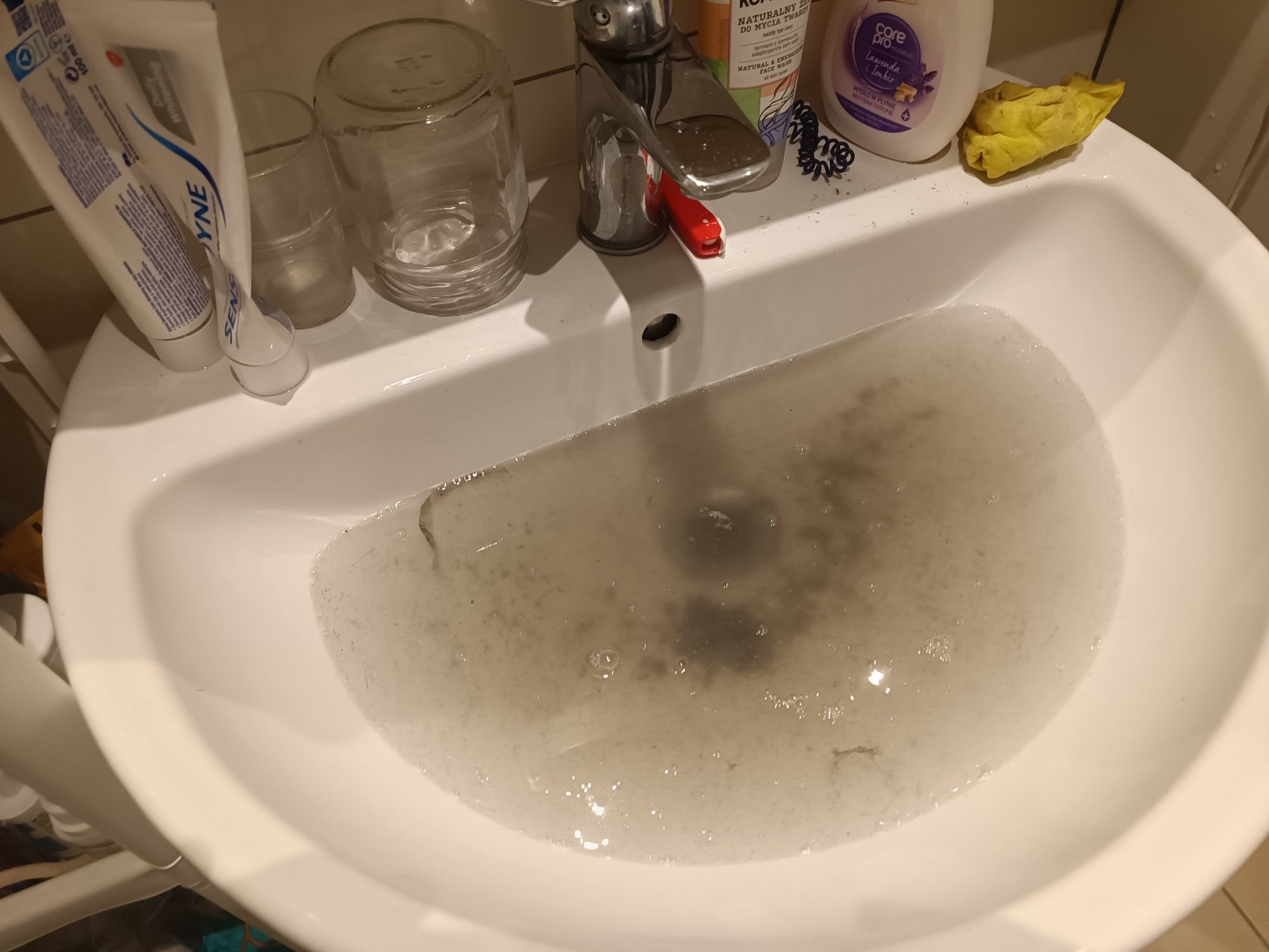 Czyszczenie kanalizacji spiraląelektryczną i inne hydrauliczne naprawy