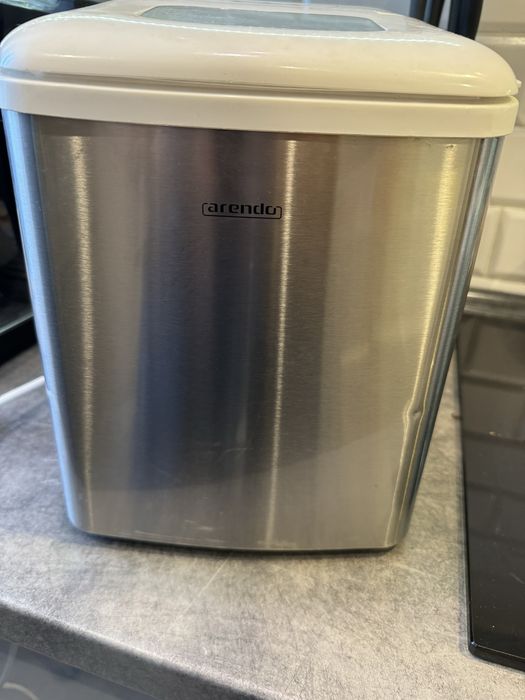 Kostarka lodu arendo