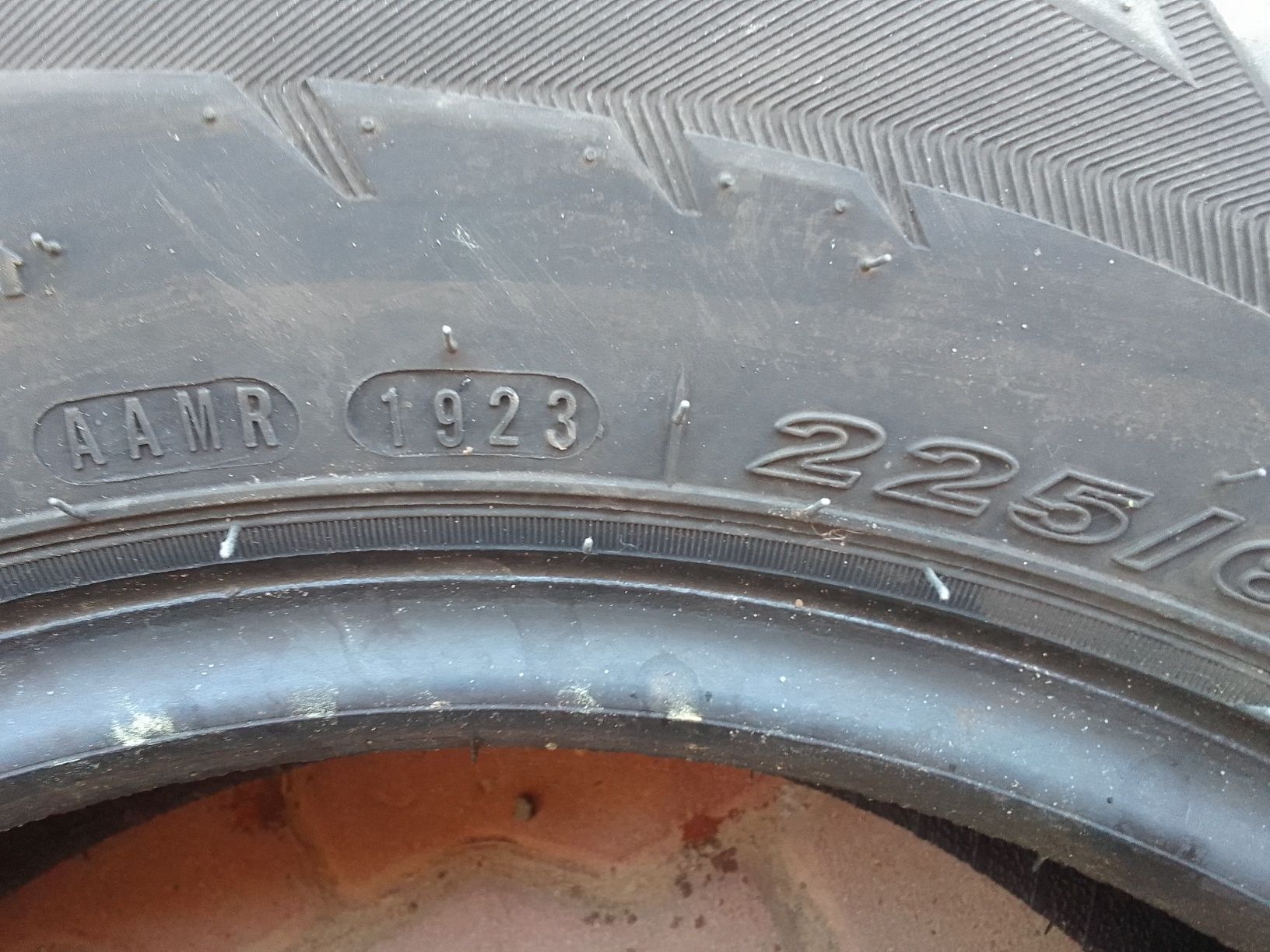 Cena za 2 Opony zimowe 225/65r16C NEXEN 2023r