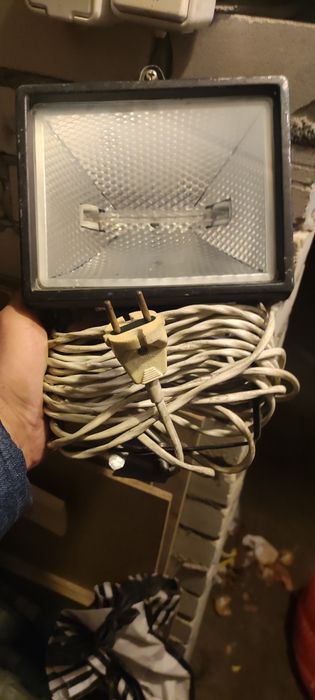Lampa halogenowa