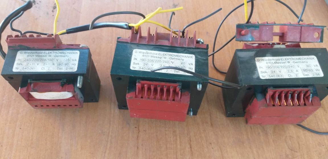 Трансформаторы   220/24 v,  220/12v