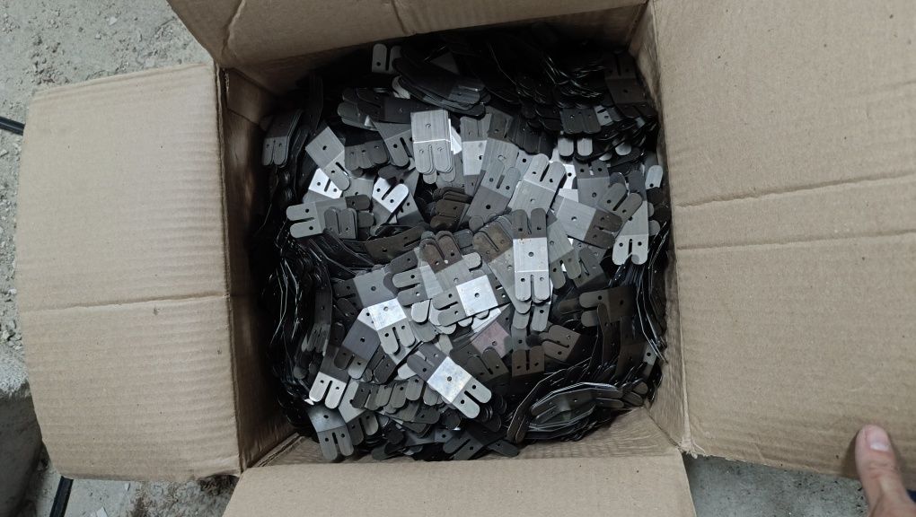 Material variado de montagem de tetos falsos - PARA DESOCUPAR