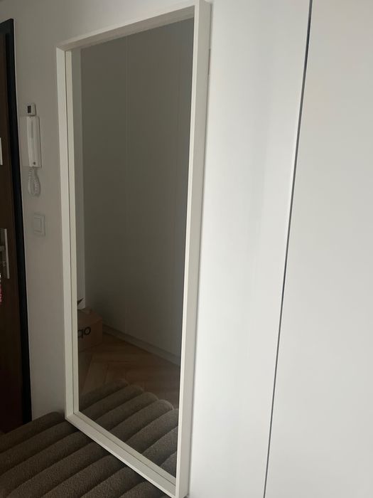 Lustro ścienne, biała rama