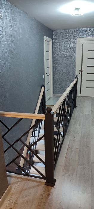 Сходи, каркас з металу