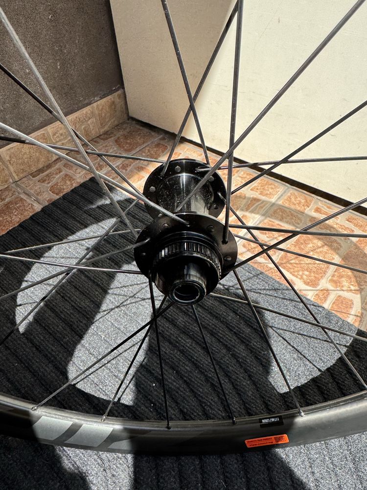 Nowe Koło przednie ZIPP 303s 28 cali carbon centerlock