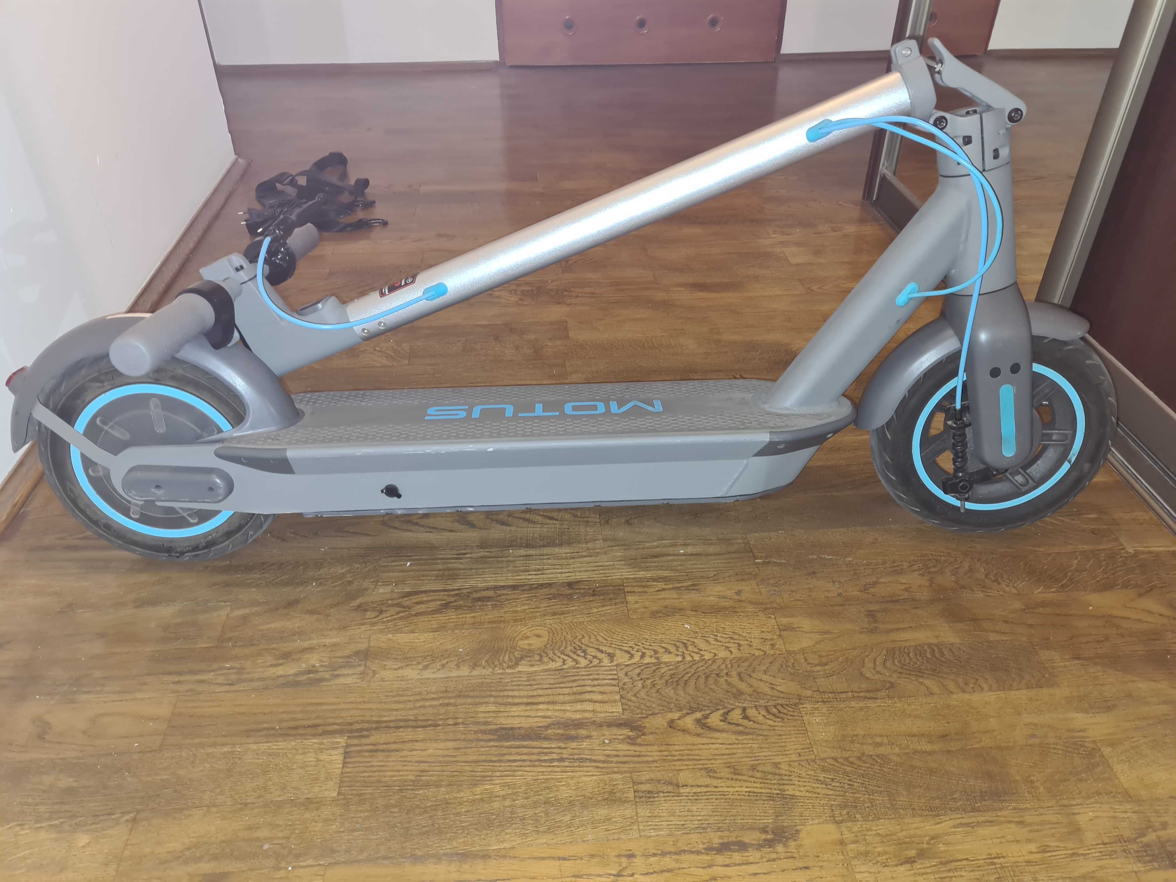 Hulajnoga elektryczna Motus Scooty 10 2022