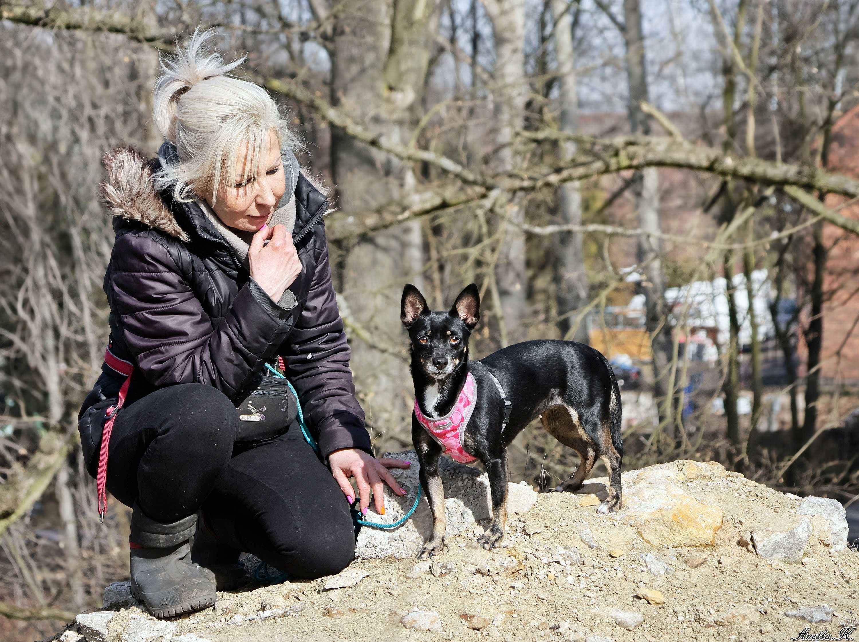 Nieśmiała Tekla czeka na miłość – adoptuj małą wojowniczkę!