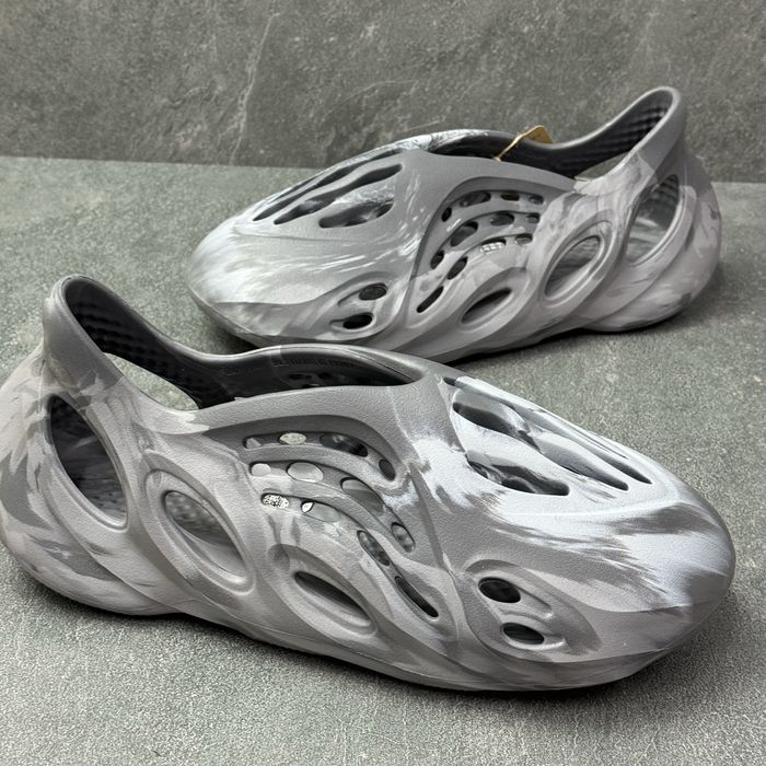 ОРИГІНАЛ 100% Тапочки шльопанці Adidas Yeezy IE4931