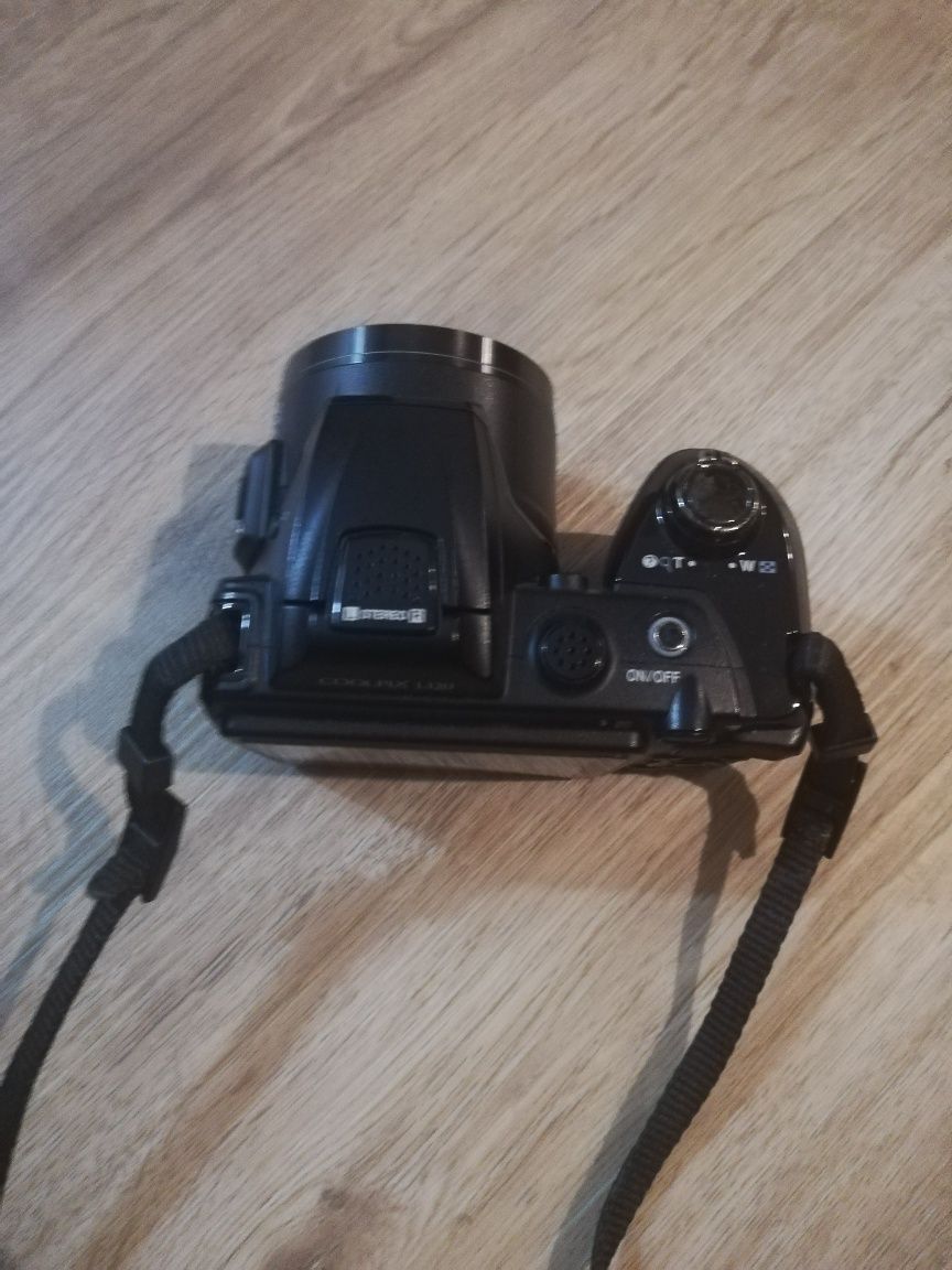 Máquina fotográfica NIKON coolpix L120