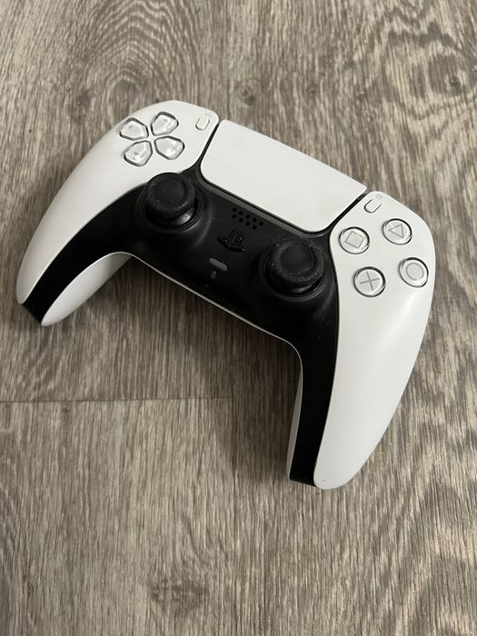 Продам Б/у Геймпад на PS5