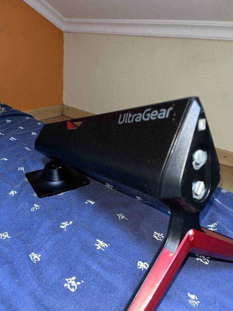 Monitor 144 hz LG (Com a tela partida)