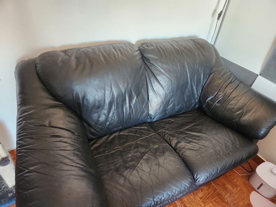 Vendo sofá de couro 2 lugares