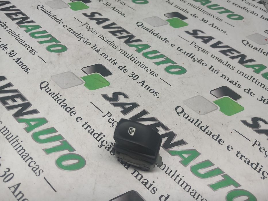Comando / botão / interruptor vidros frente direito RENAULT Clio III (