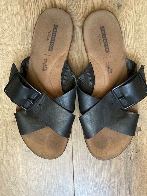 Klapki Clarks czarne skóra r.37,5 (24 cm)