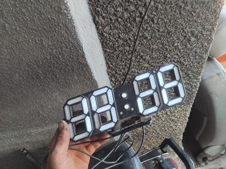 Часы настольные LY 1089 6803 с подсветкой 5V Черный/Белый (532700)