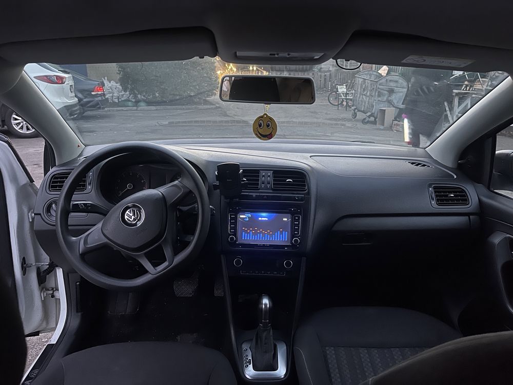 Volkswagen polo sedan 2016