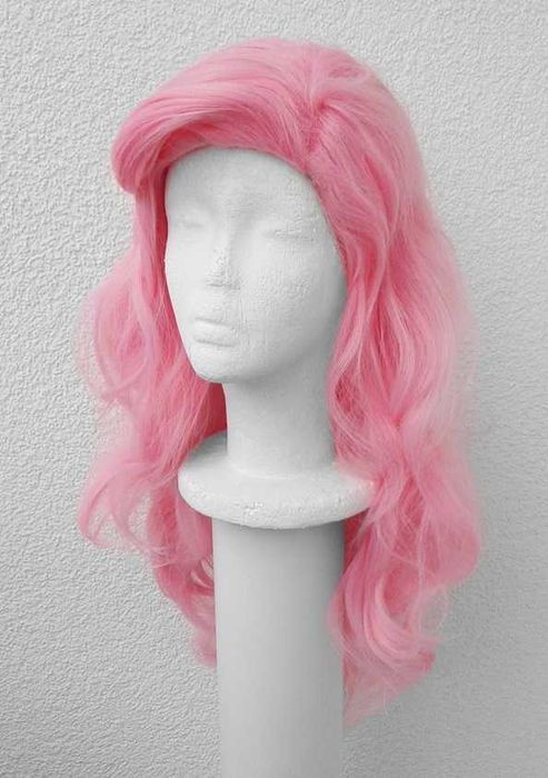 Fluttershy MLP różowa falowana peruka z grzywką cosplay wig różowy