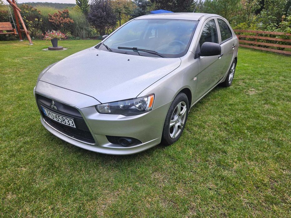 Samochód Mitsubishi Lanser