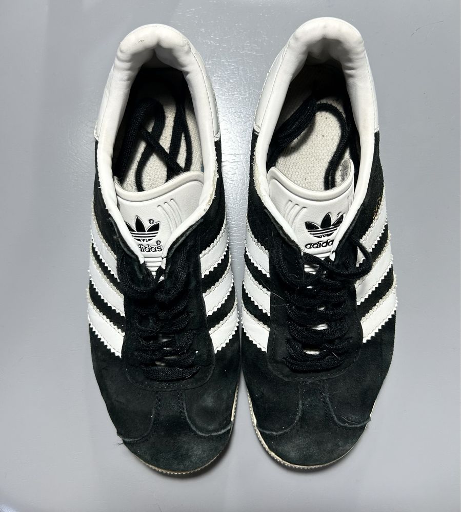 Adidas gazelle. Чорнобілі кросівки адідас газелі