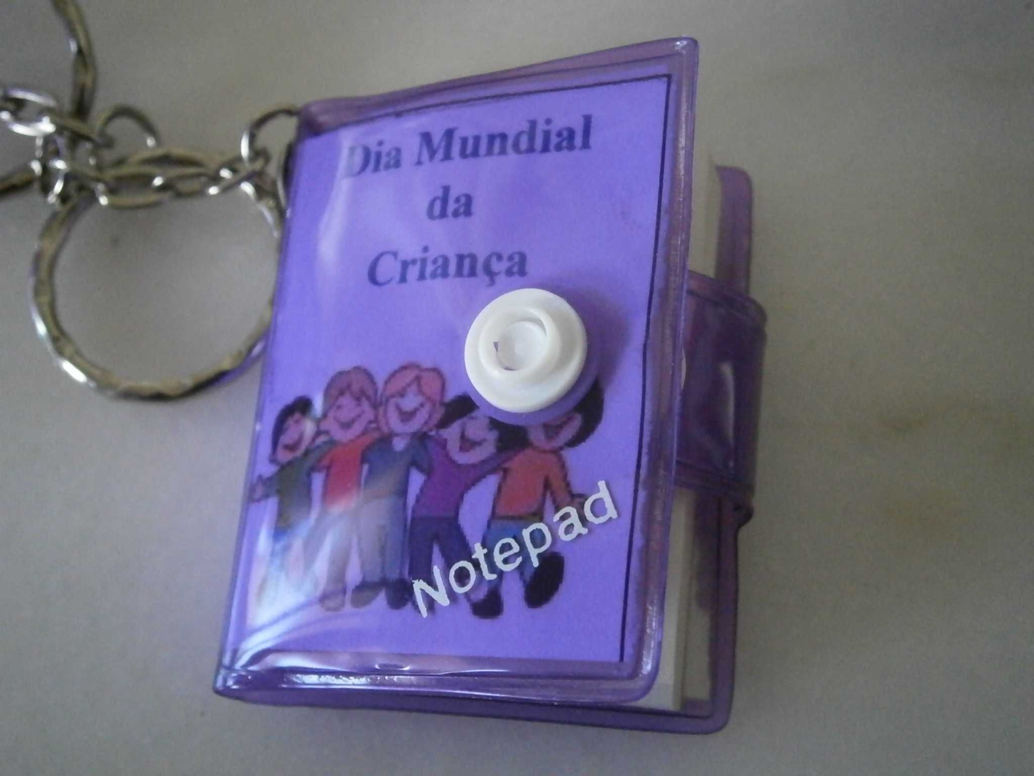 2 Porta chaves (1 miniatura bloco+1 miniatura mochila), nunca usados