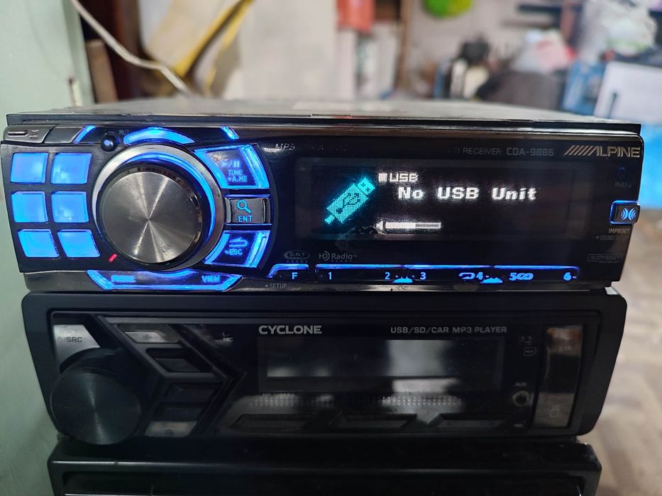 Автомагнитола Alpine cda9886