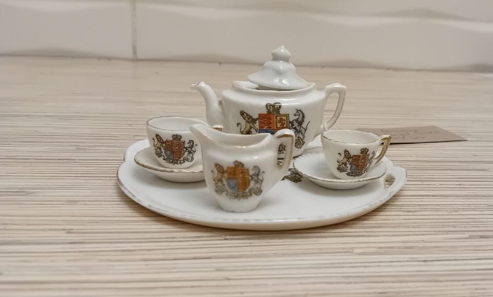 Miniaturowy serwis z porcelany