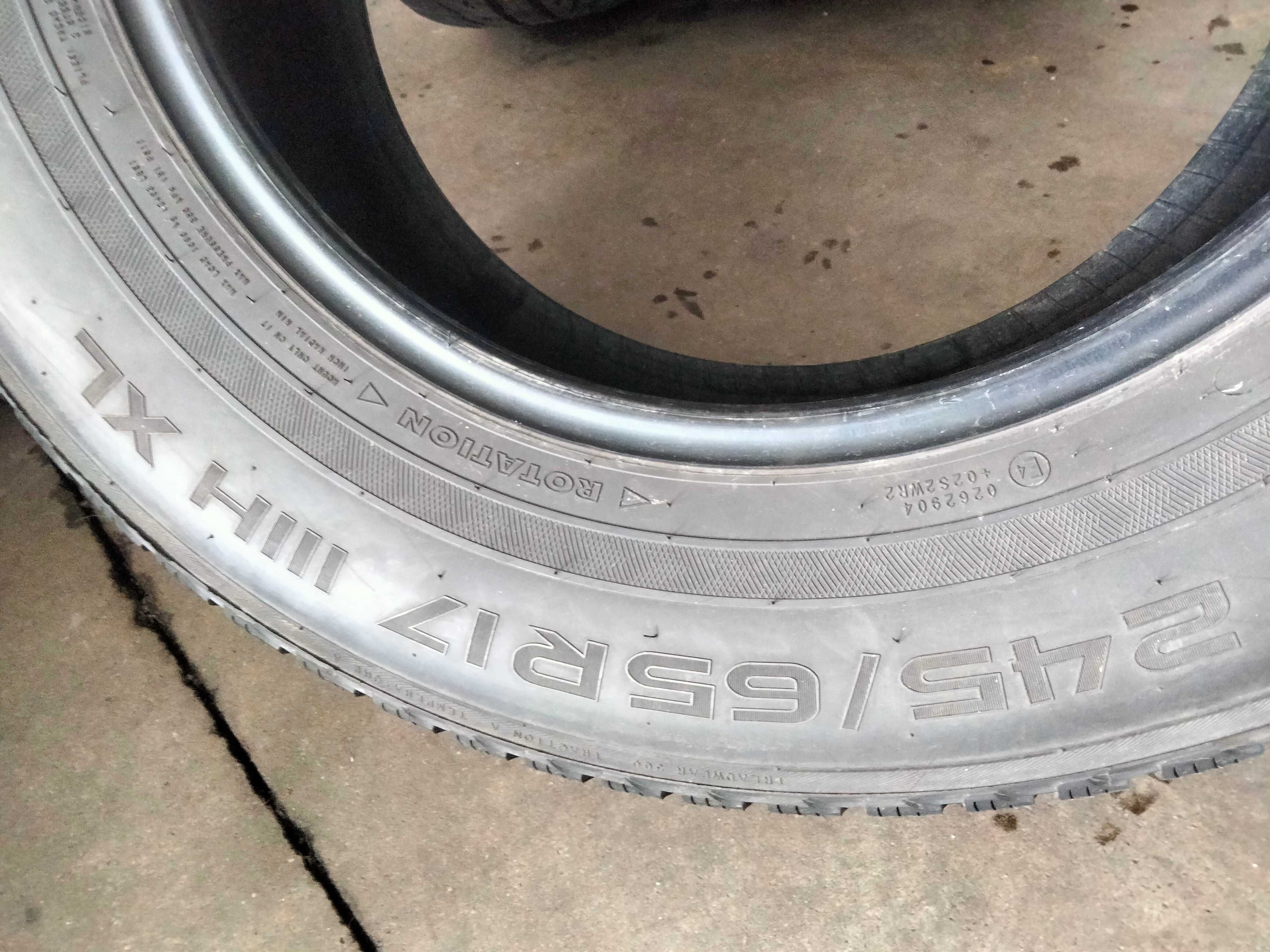 245 65R17 Nokian