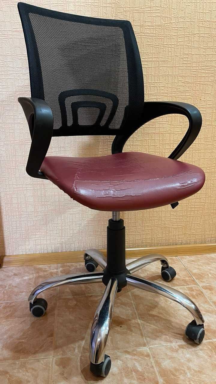РАСПРОДАЖА офисной мебели стулья и кресла