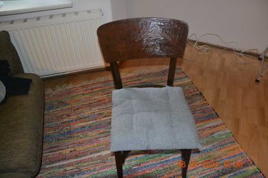 4 krzesła drewniane i stoł do odswierzenia