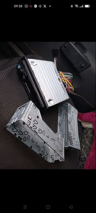 Alpine UTE-201BT магнитола с блютузом