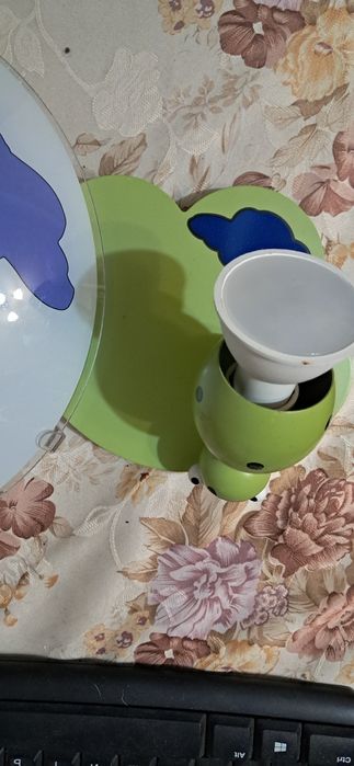 Люстра в дитячу,з однієї лампочкою та двома допоміжними