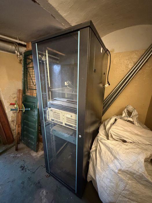 Duża szafa Rack - serwerowa