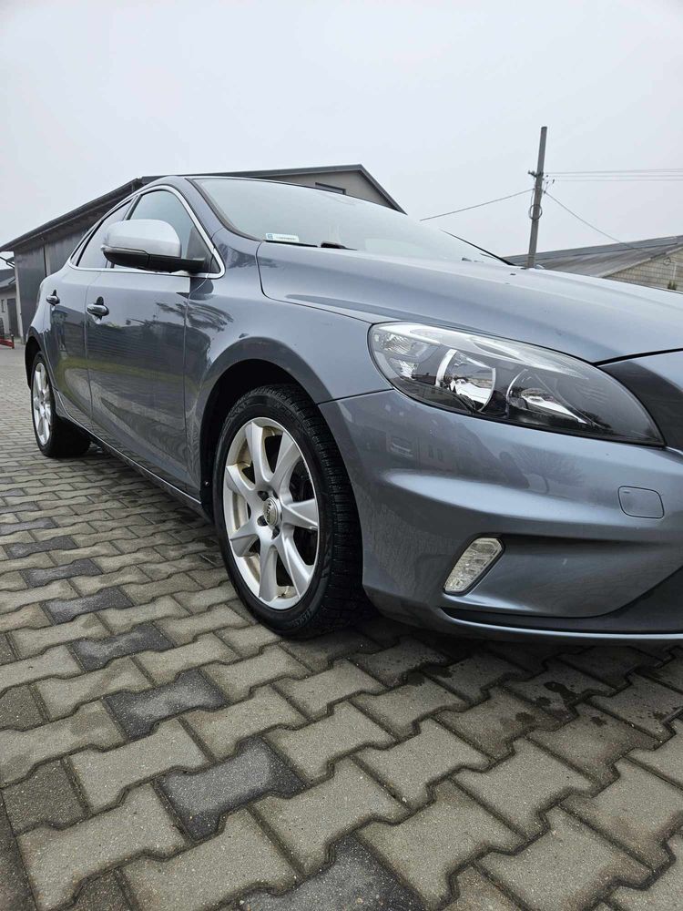 Volvo V40 D3 R-Design 150KM