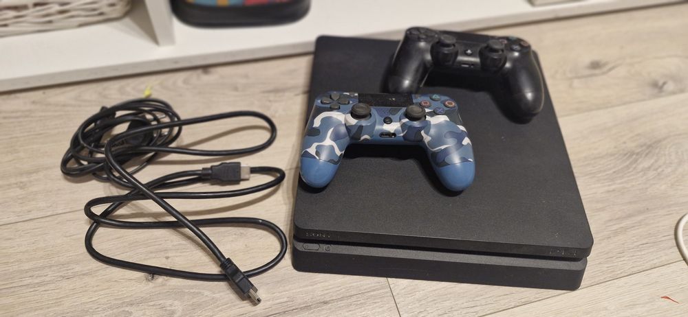 Konsola Ps4 slim 1 Tb