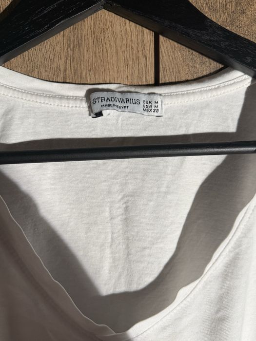 Biala bluzka z krotkim rekawem stradivarius M dekolt w serek