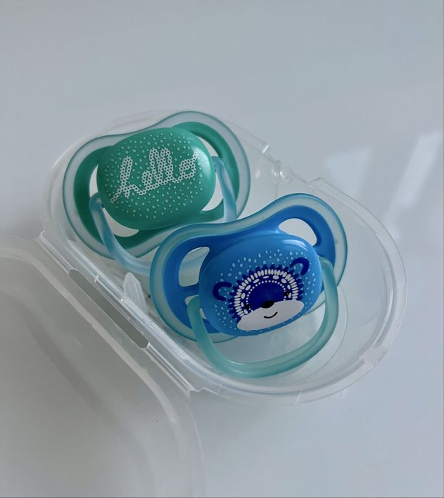 Набір для малюка. Водний килимок, круг для купання, пустушки avent