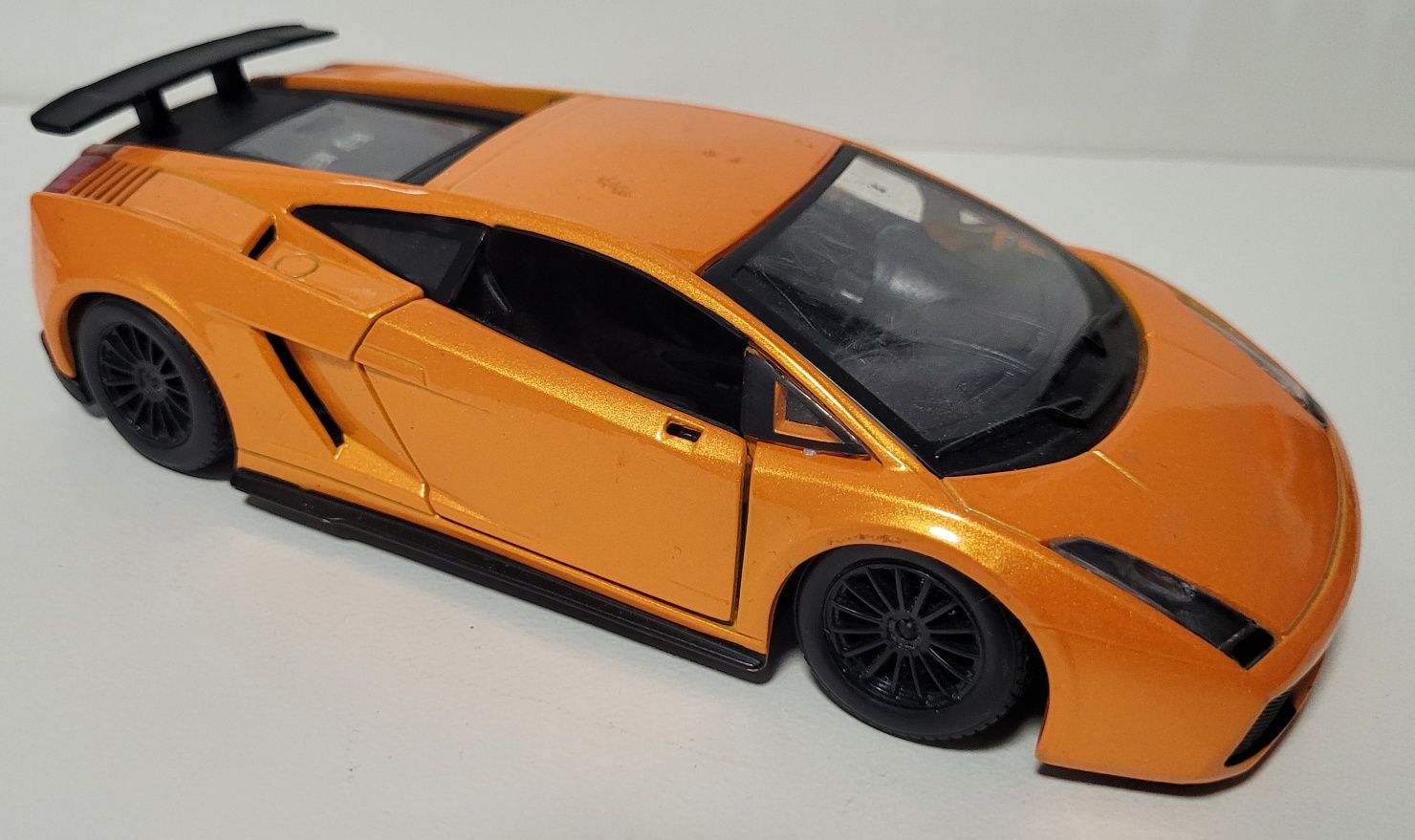 Моделька Lamborghini Gallardo 1:24 Burago Машинка Бураго