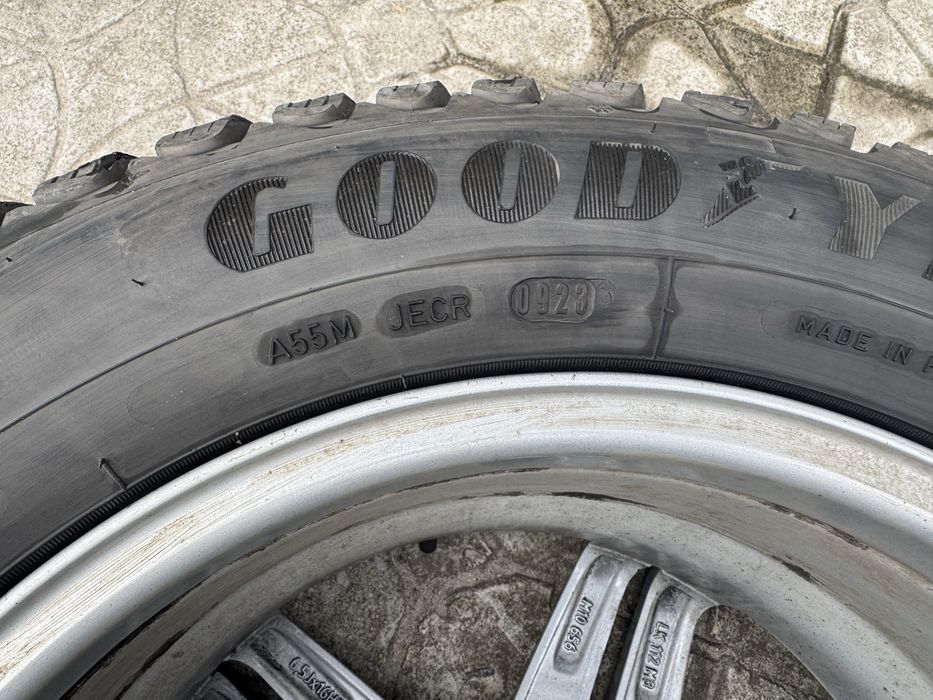 Легкосплавні диски + зимова шипована резина GoodYear 215/60 R16 W639