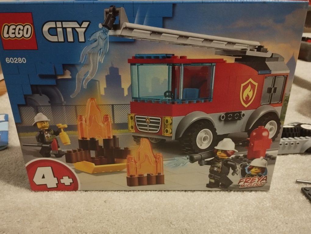 LEGO City 60280 Wóz strażacki z drabiną