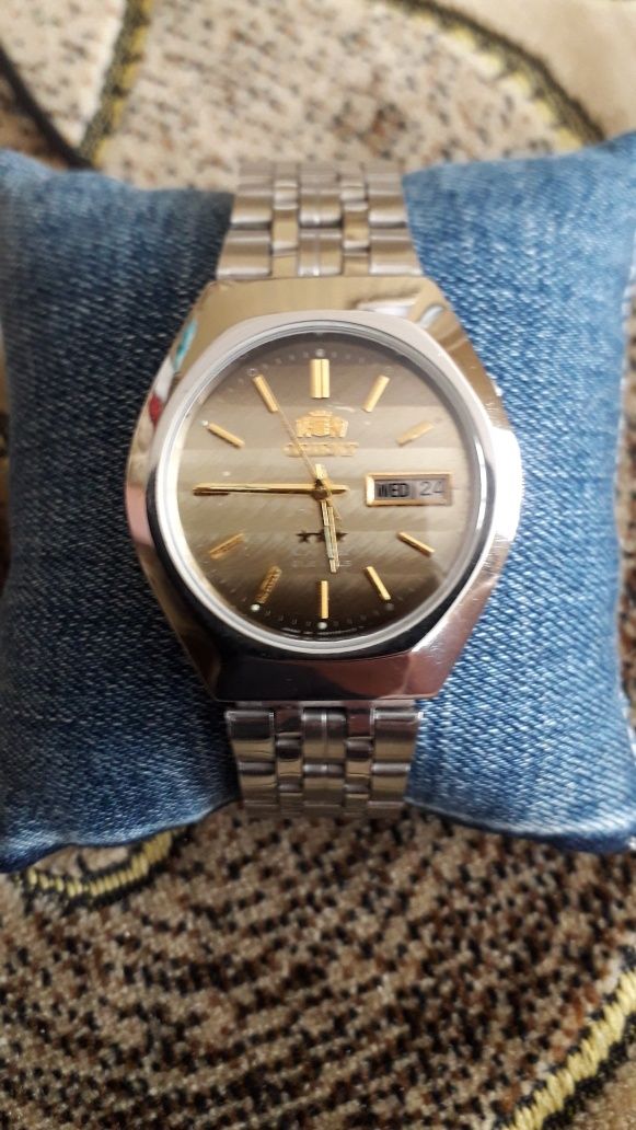З колекції Orient Automatic 3 Star Cristal японський годинник часи