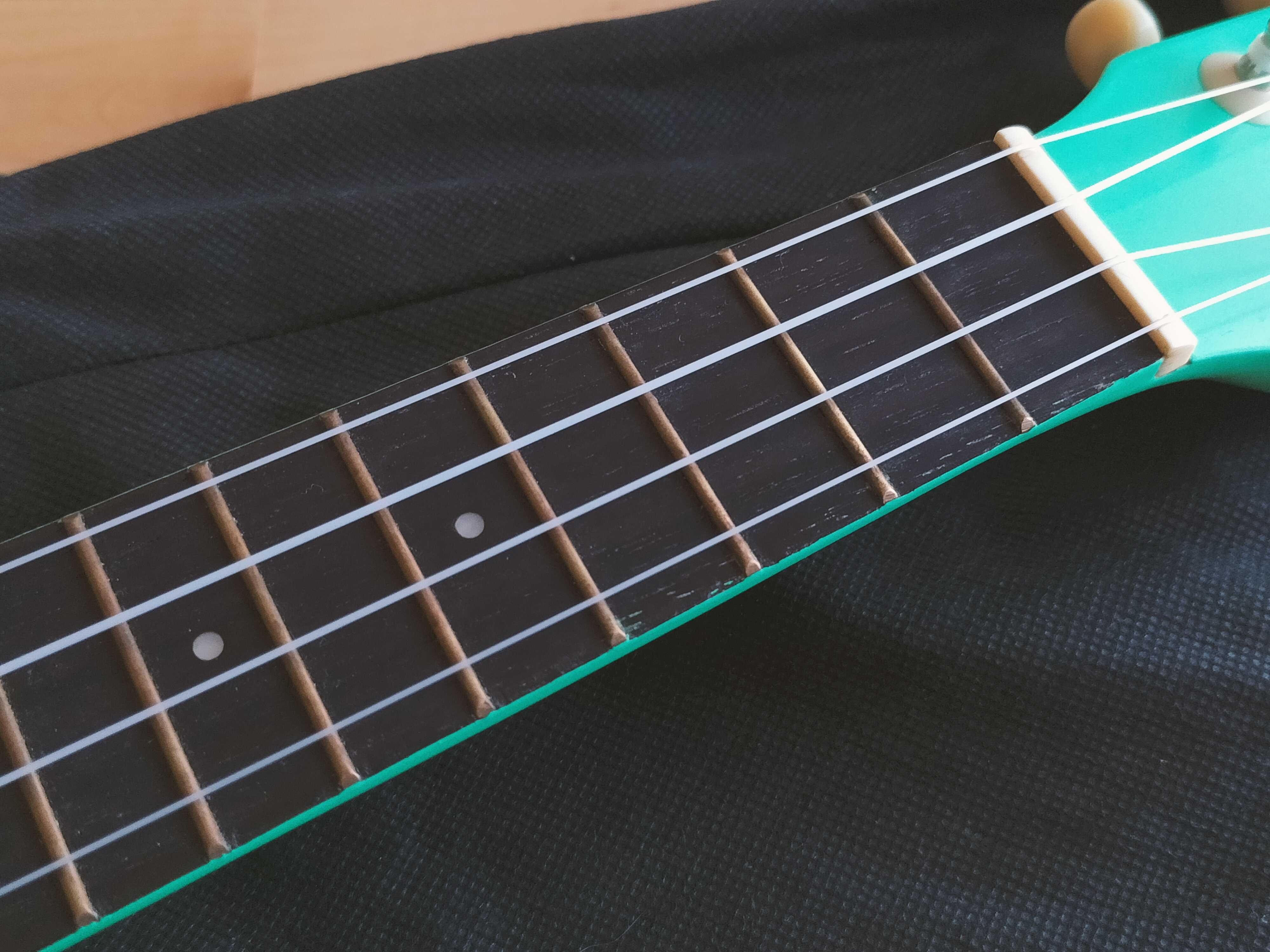 Ukulele Makala Shark - Surf Green Soprano (MK-SS/GRN)