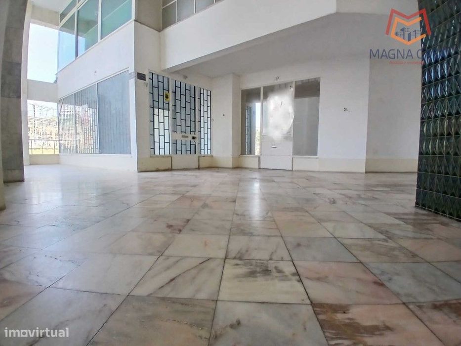 Loja calçada Carriche, Lumiar, Lisboa