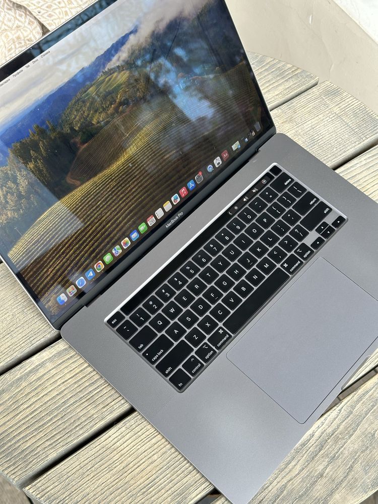 MacBook Pro 16 2019 512gb touch bar