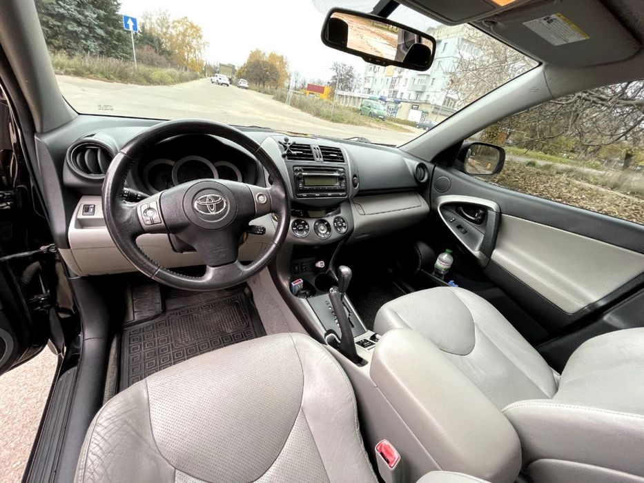 Продається Toyota RAV4 2012