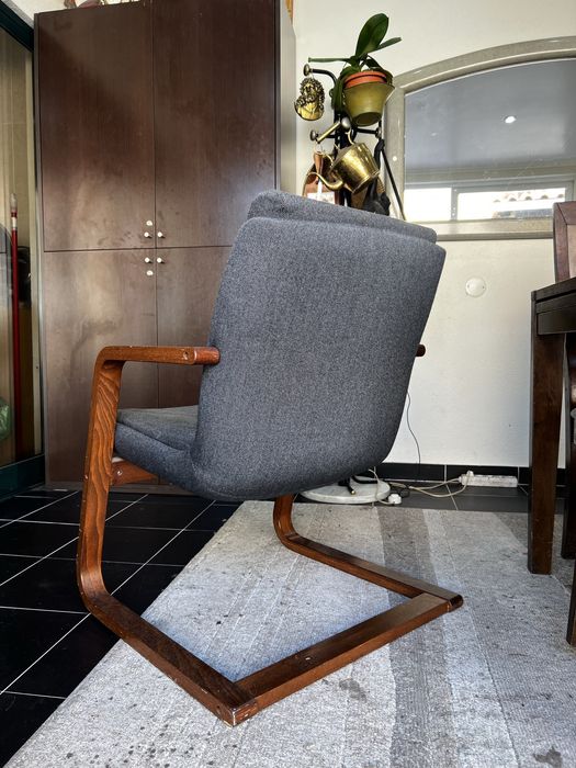 Cadeira-Poltrona de madeira e tecido